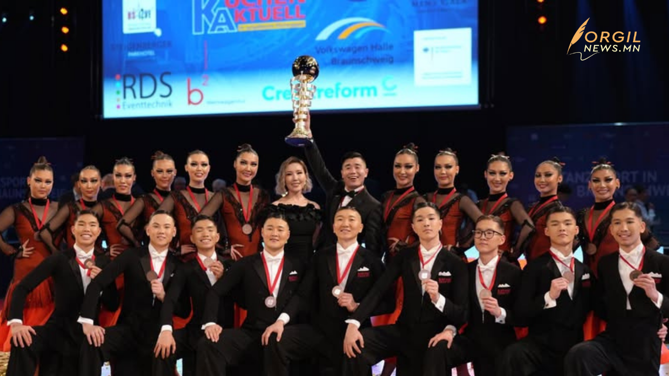 Moon Dance хамтлаг Germany, Braunschweig хотод стандарт бүжгийн ДАШТэмцээнээс Стандарт хамтлаг төрөлд анхны хүрэл медаль хүртлээ.