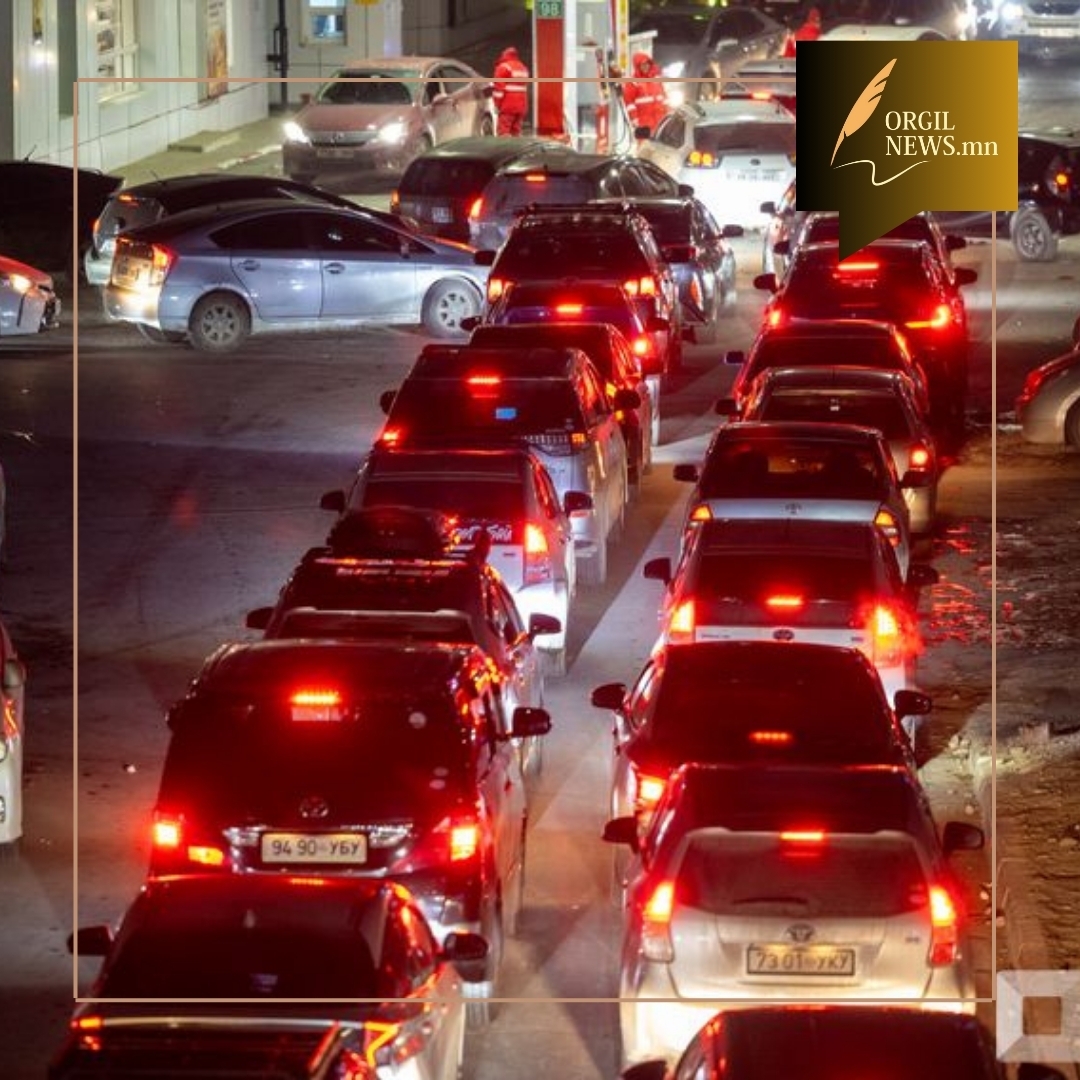 ШТС-ын орчимд автомашинууд урт дараалал үүсгэж замын хөдөлгөөний ачаалал нэмэгдэж байна.