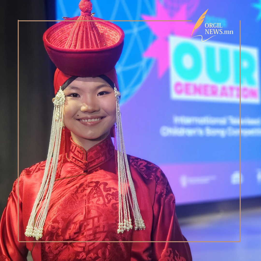 ОХУ-ЫН ТАЙЗАН ДЭЭР ҮНДЭСНИЙХЭЭ ХУВЦАСТАЙ, ЭХ ОРНЫХОО ТУХАЙ ДУУ ДУУЛАХ ҮНЭХЭЭР САЙХАН БАЙСАН.